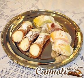 Cannoli & Apostle’s Fingers (Dita di Apostolo®®), mini desserts