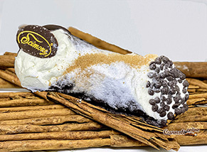 Cannoli gourmet cubiertos de chocolate negro