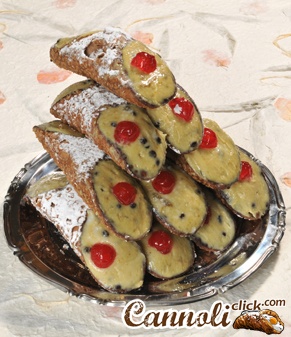 8 Cannoli with Pistachio-Flavored Ricotta