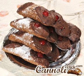 8 Cannoli with Chocolate-Flavored Ricotta