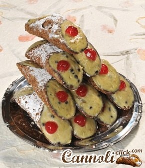 10 Cannoli sicilianos con ricotta con sabor a pistacho